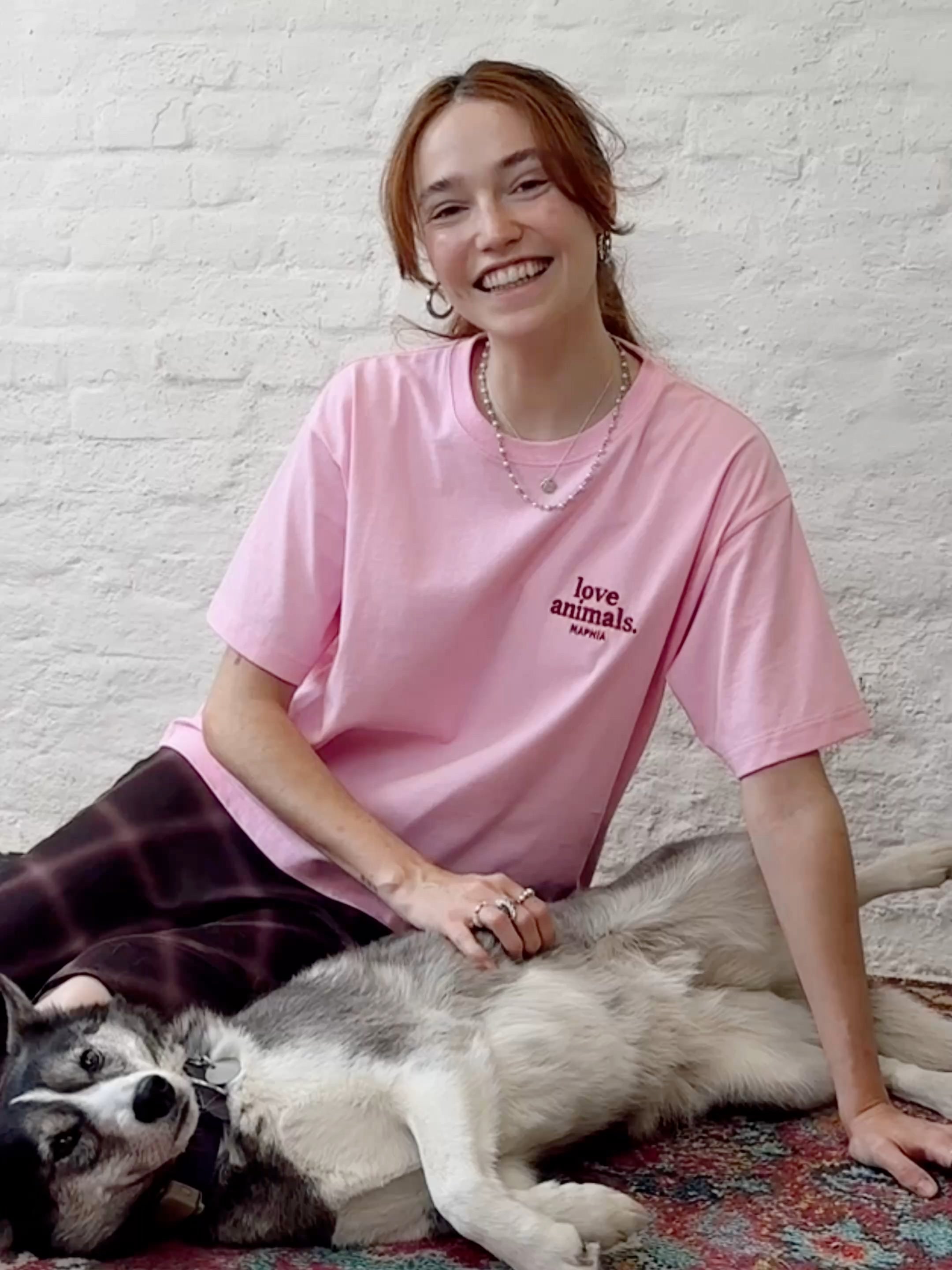 LOVE ANIMALS.
