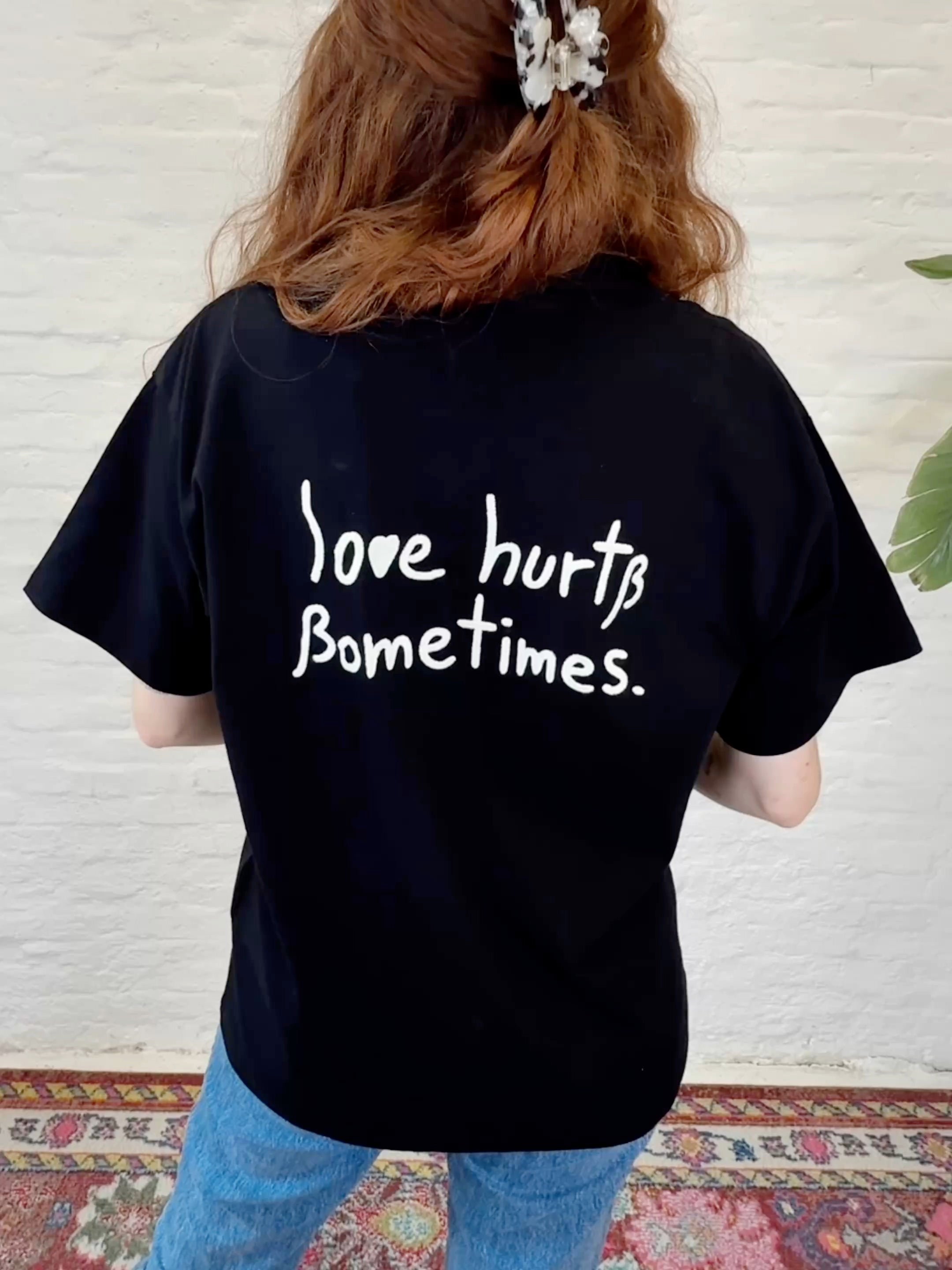 LOVE HURTß ßOMETIMES.