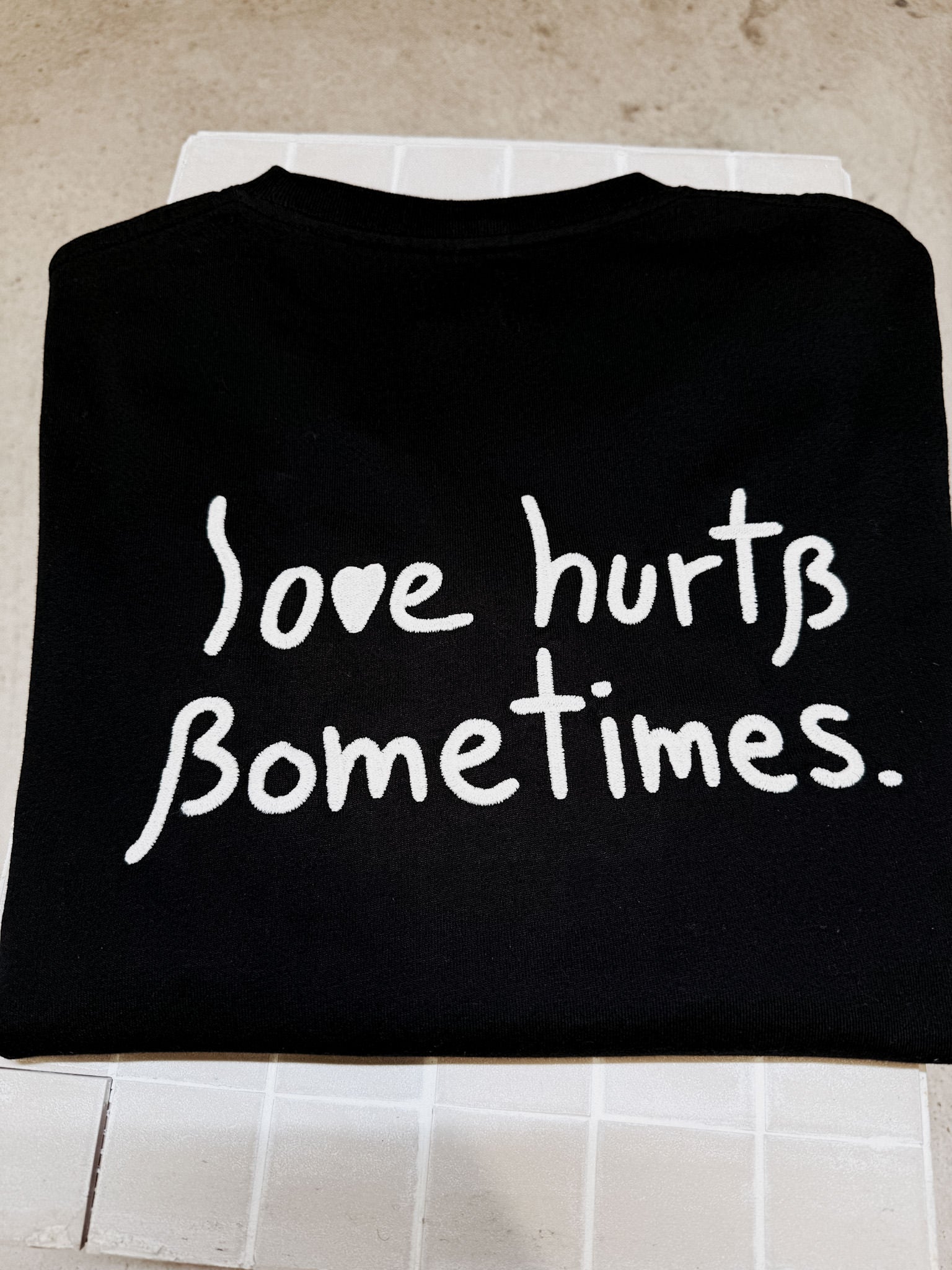 LOVE HURTß ßOMETIMES.