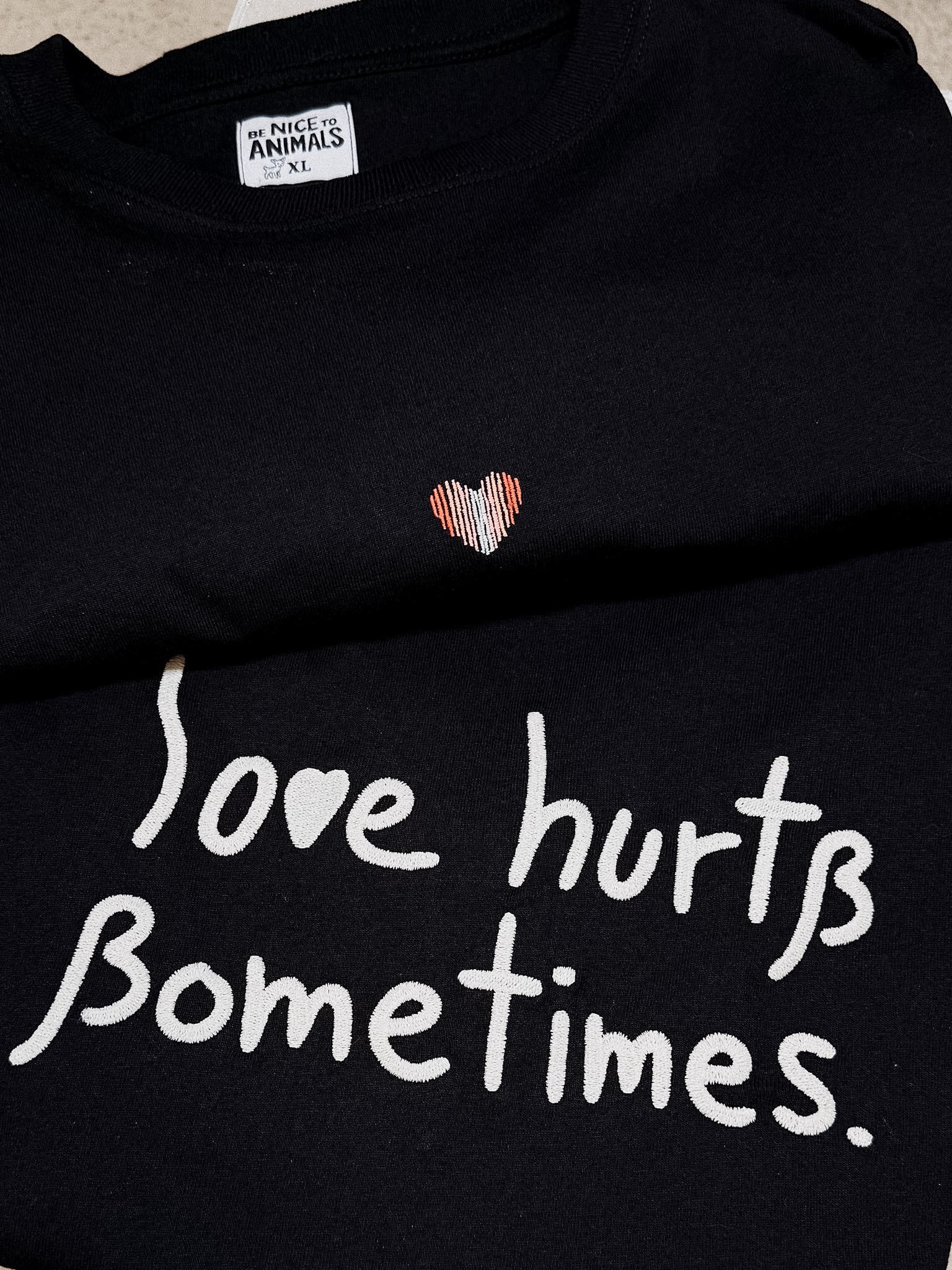 LOVE HURTß ßOMETIMES.