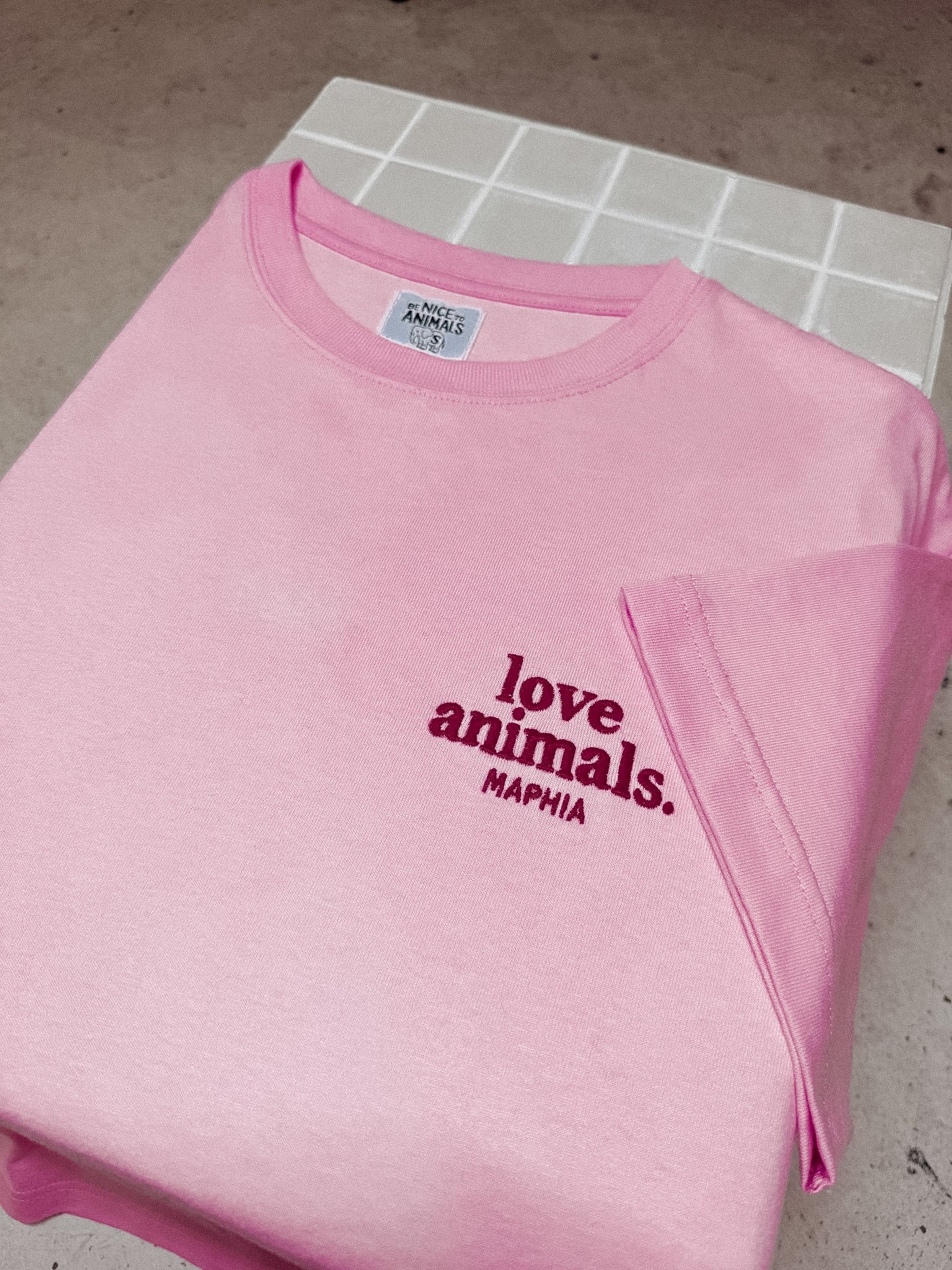 LOVE ANIMALS.