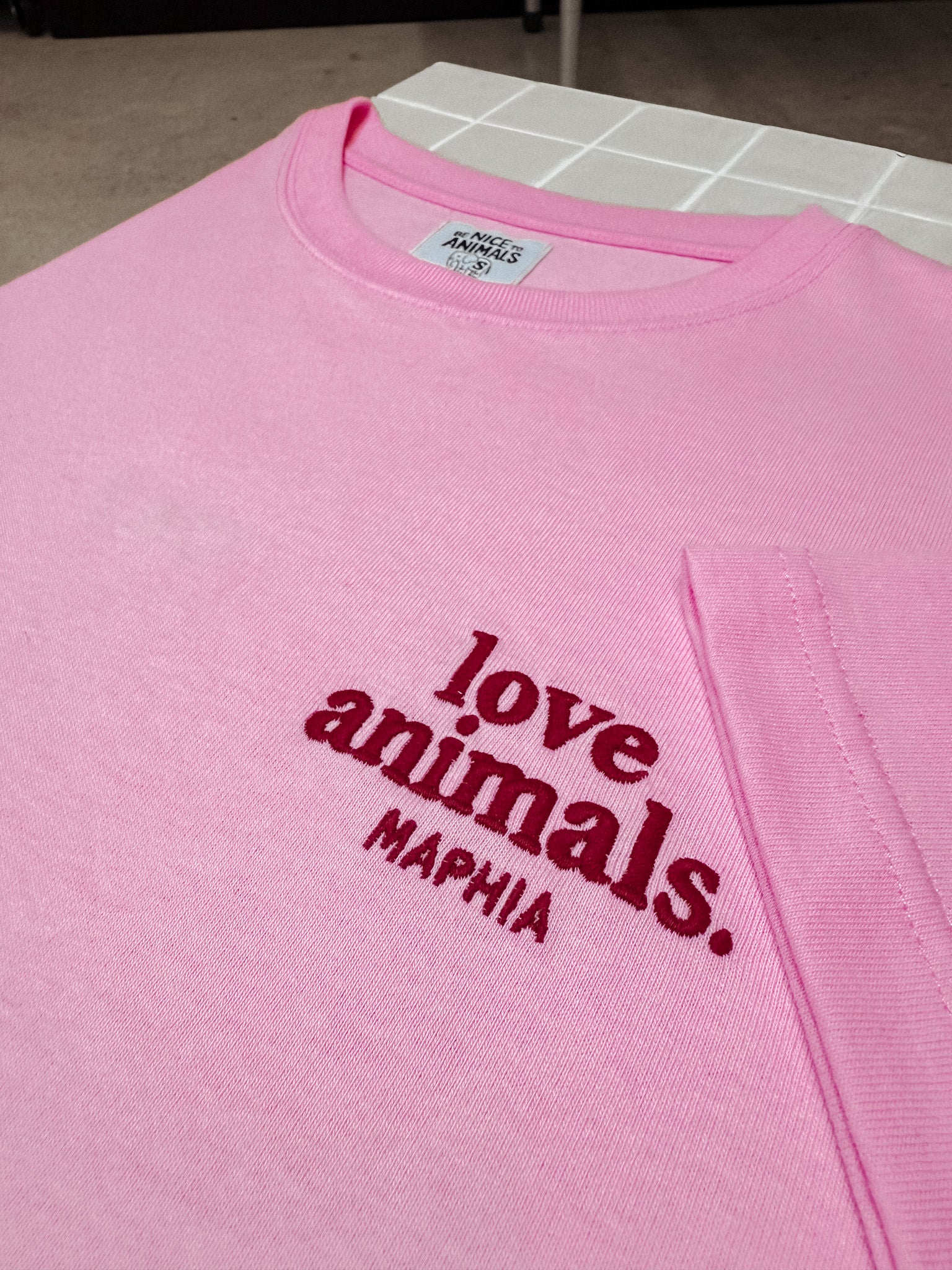 LOVE ANIMALS.