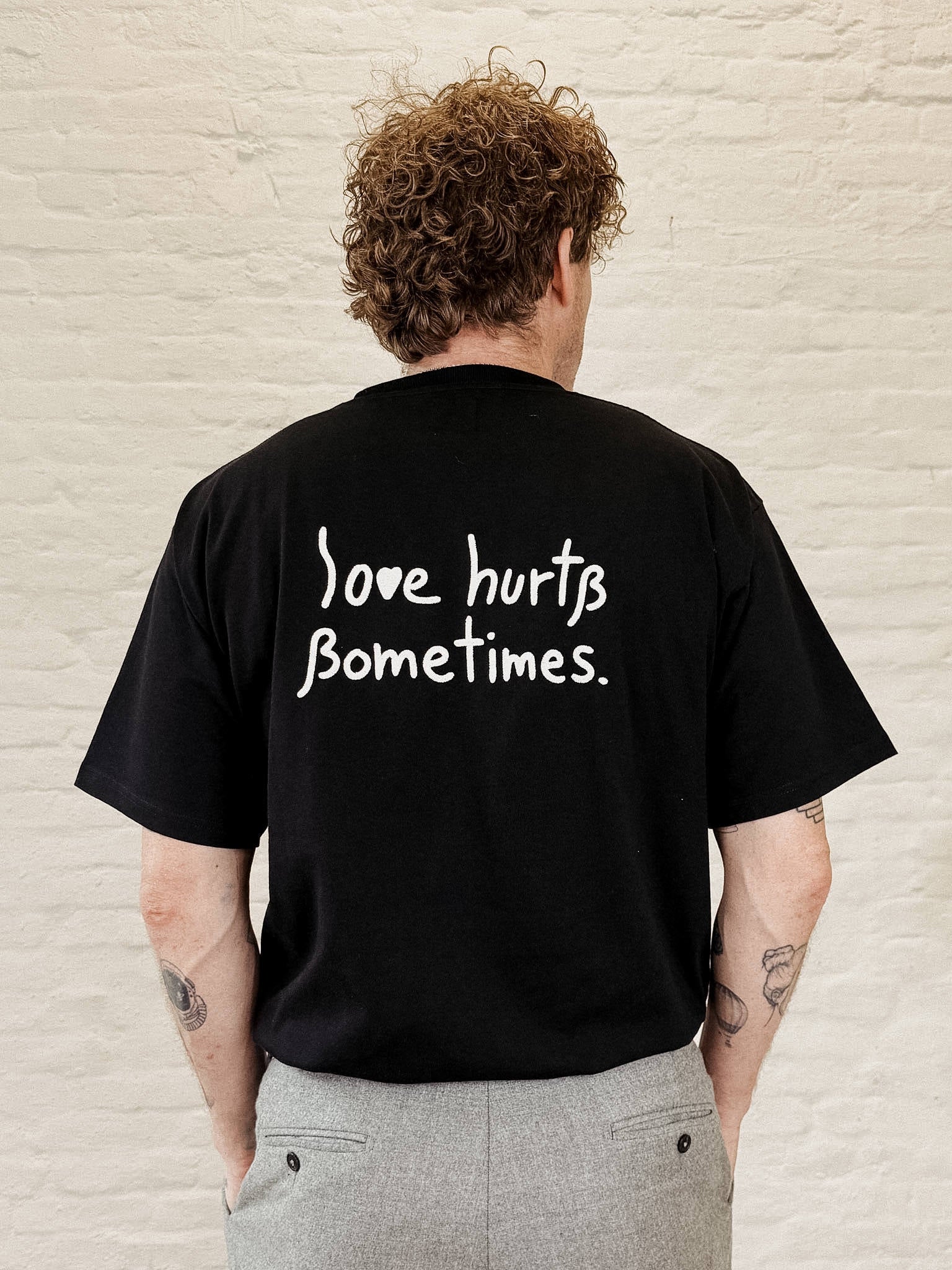 LOVE HURTß ßOMETIMES.
