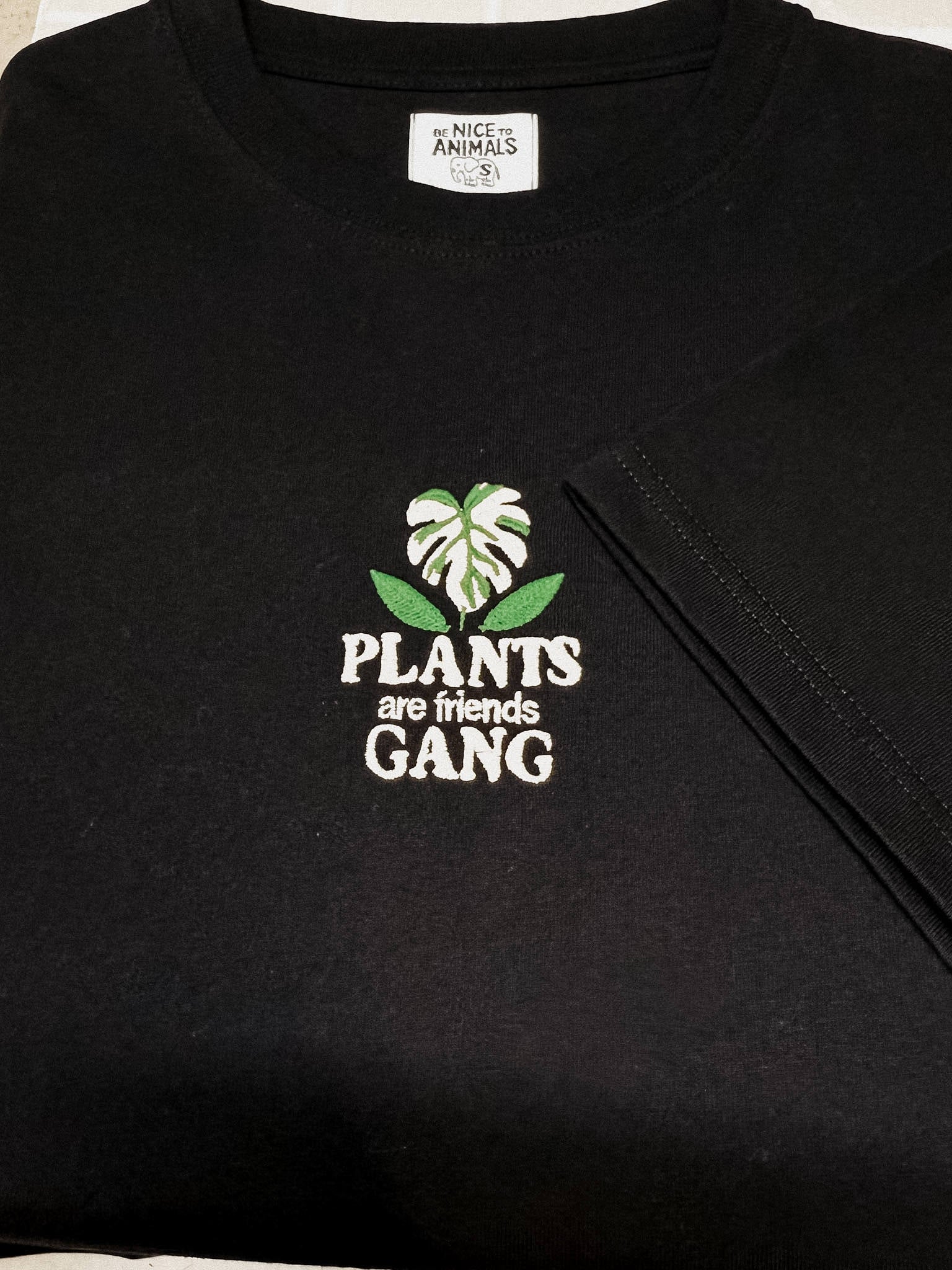 PLANTS ARE FRIENDS.