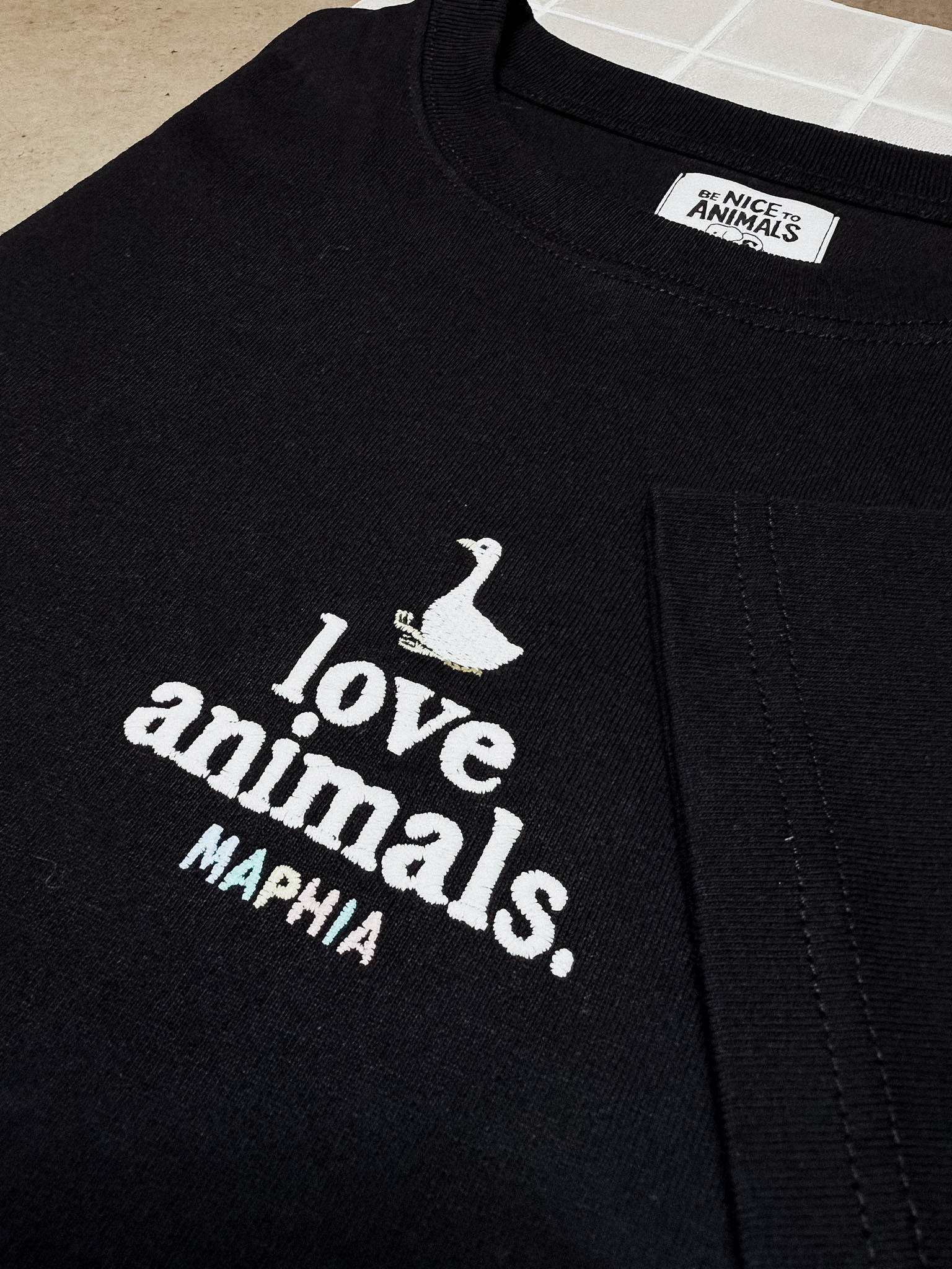 LOVE ANIMALS.