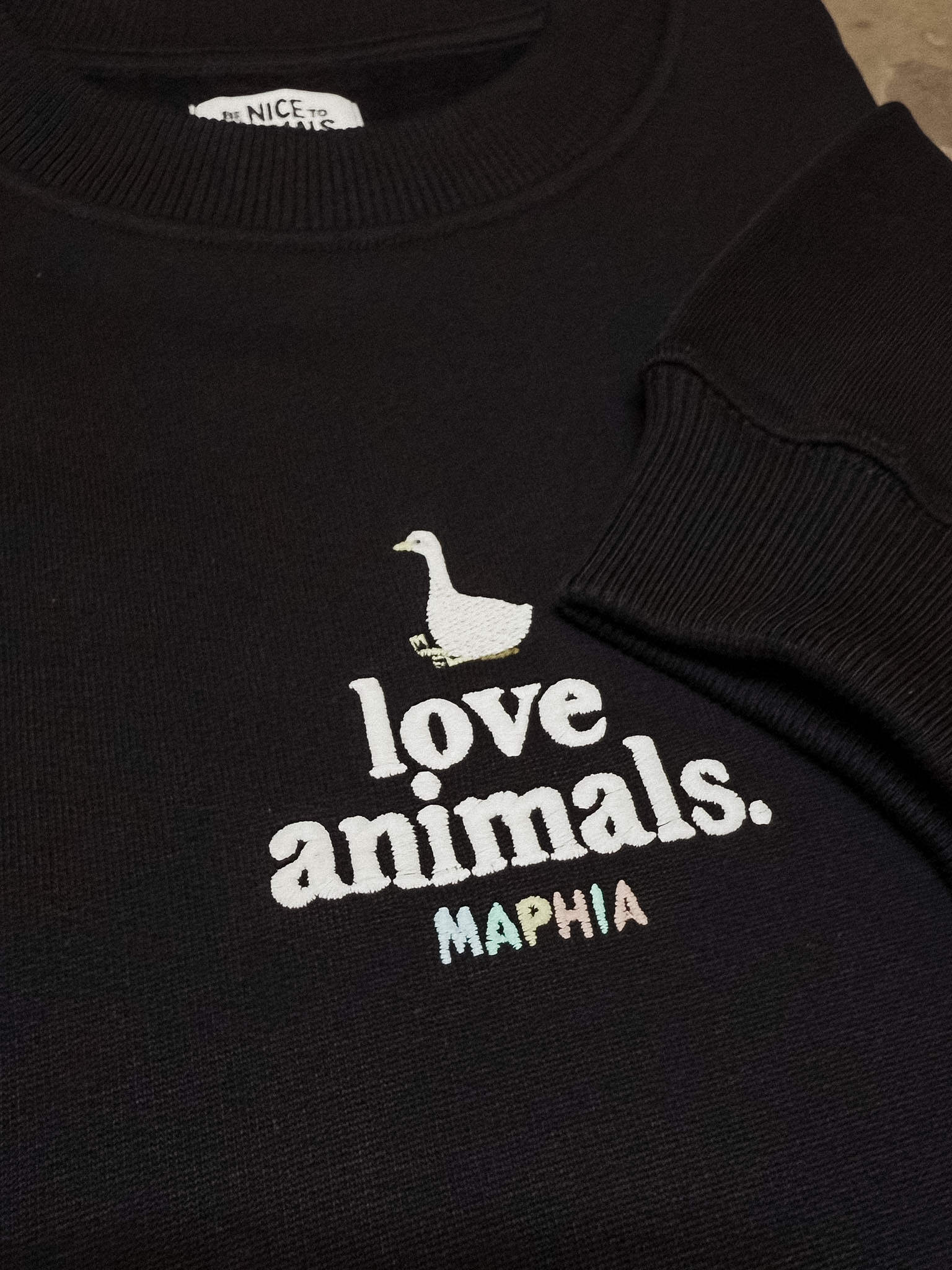LOVE ANIMALS.