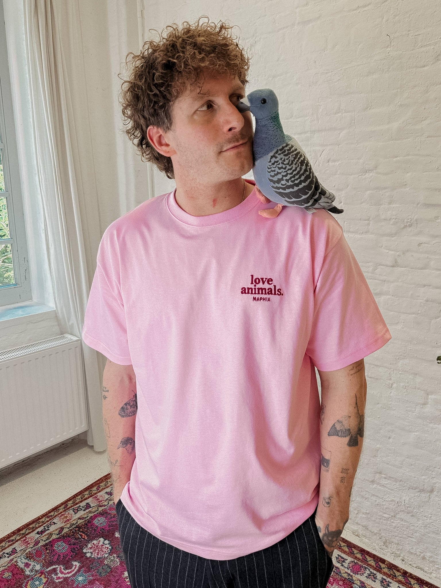 LOVE ANIMALS.