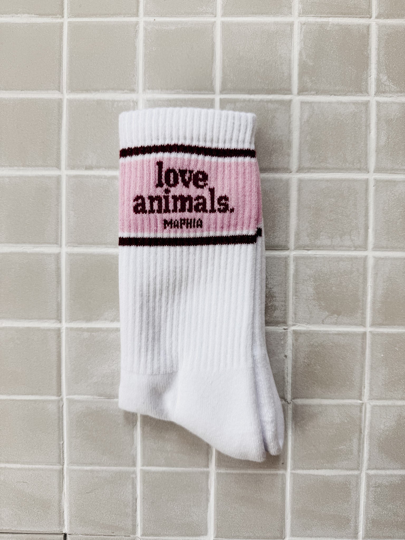 LOVE ANIMALS.