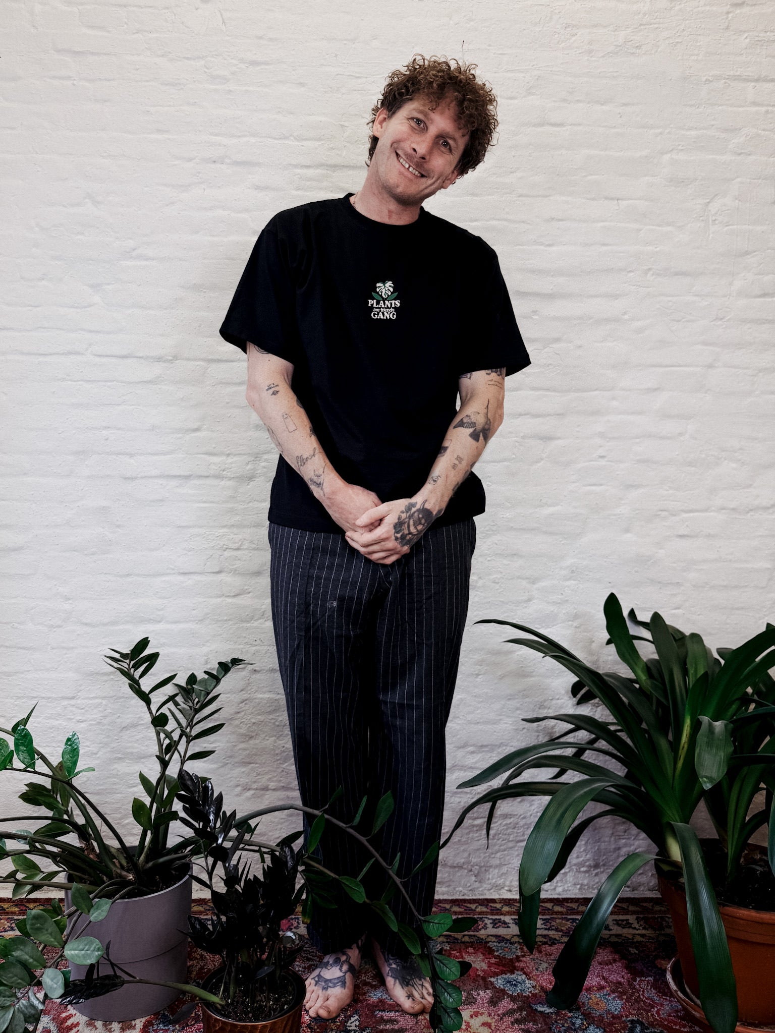 PLANTS ARE FRIENDS.