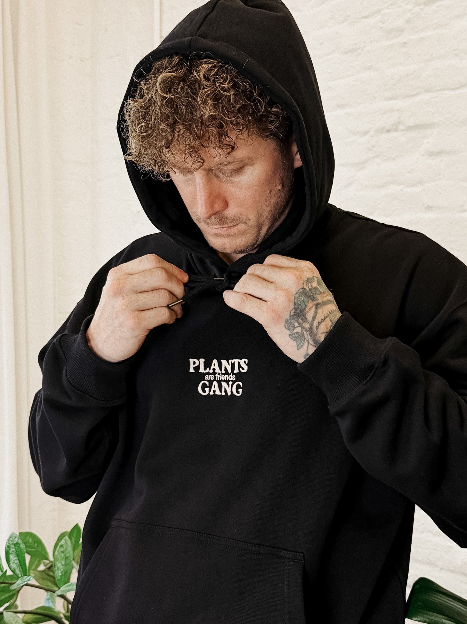 PLANTS ARE FRIENDS.