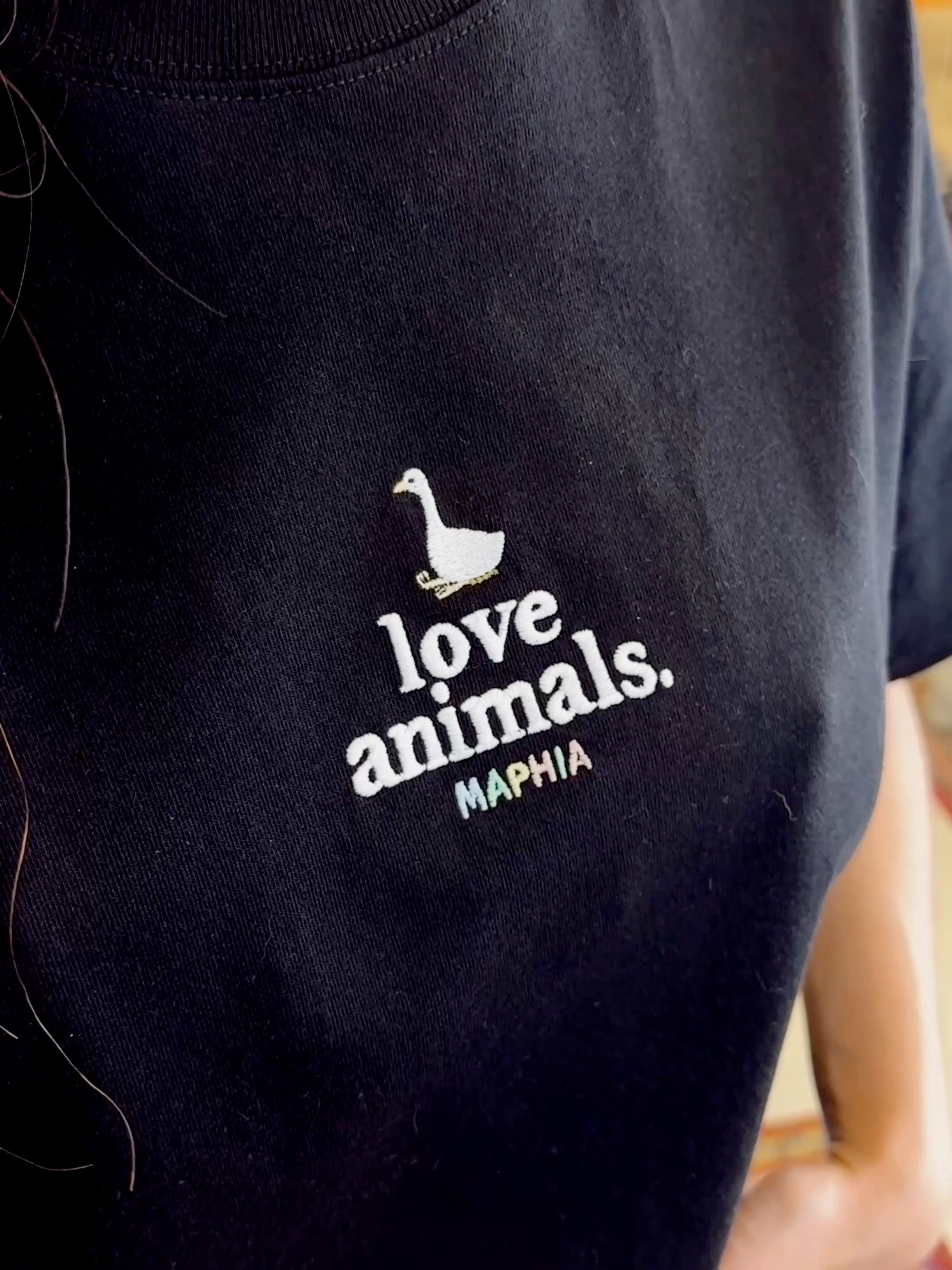 LOVE ANIMALS.
