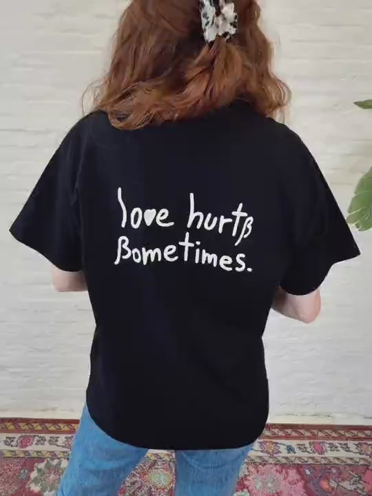 LOVE HURTß ßOMETIMES.
